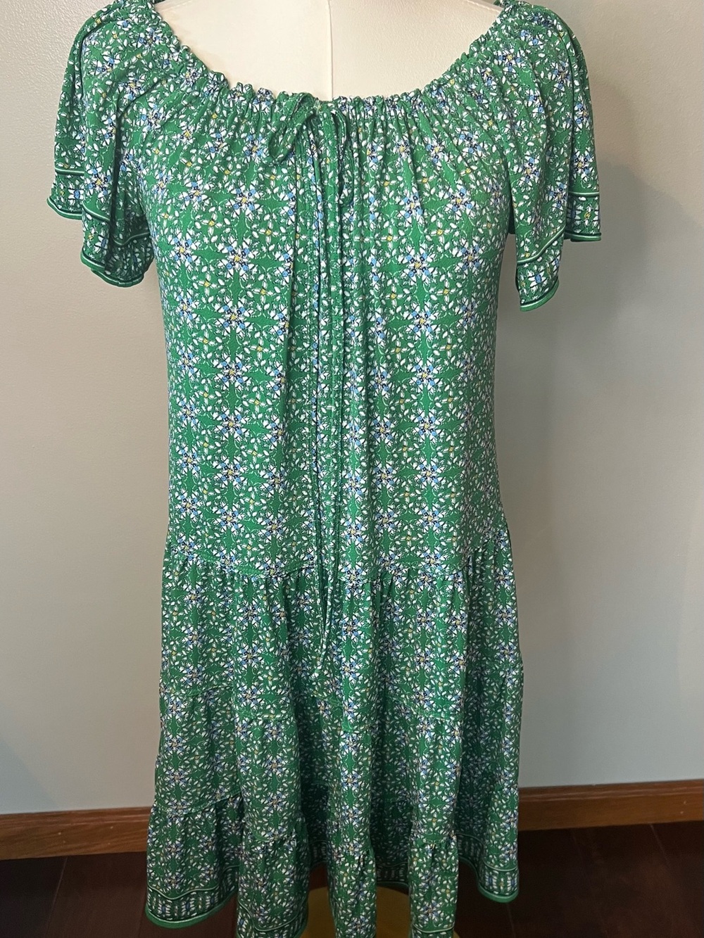 Max Studio Women’s XS Green Floral Boho Peasant Dress Smocked Short Sleeve Mini